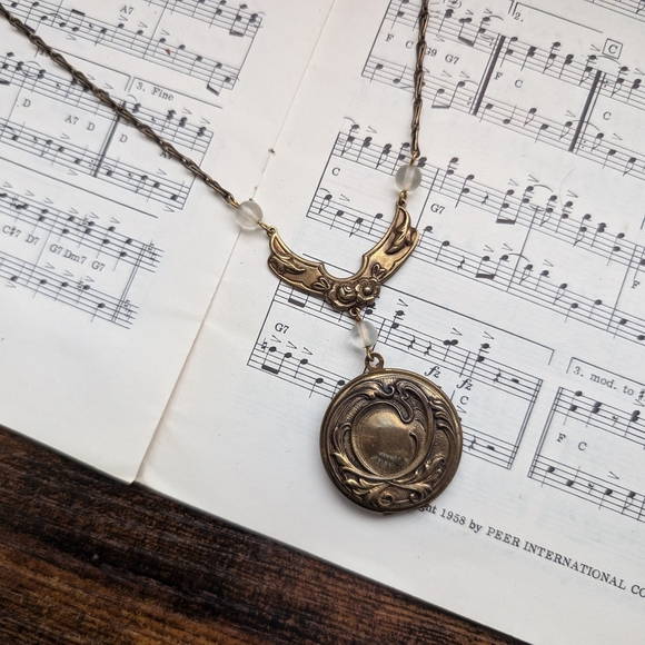 Vintage Inspired Art Nouveau Style Goldtone Locket Necklace - Picture 4 of 13